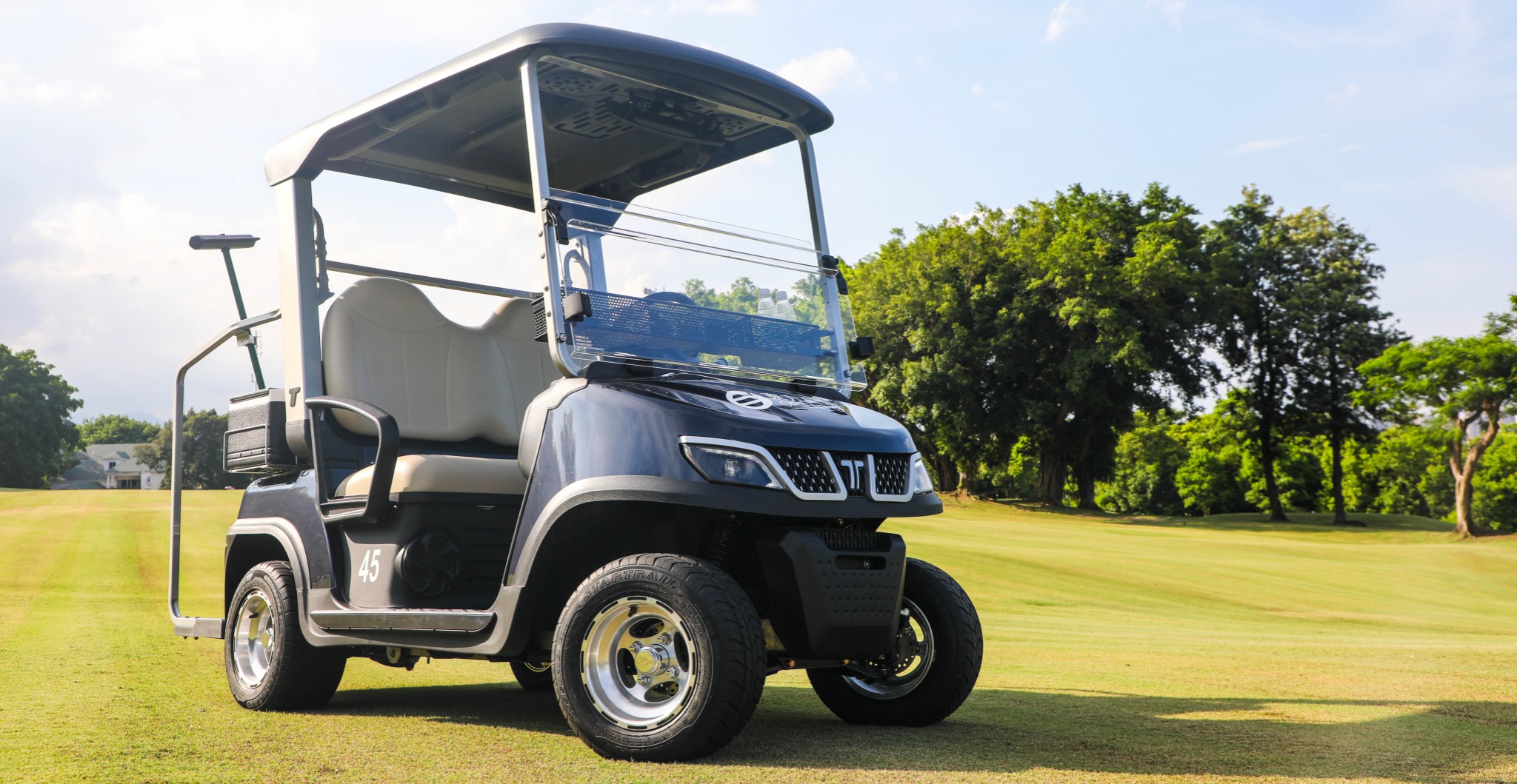 Golf Cart Market Shifts Toward Electric Fleets as Demand Expands
