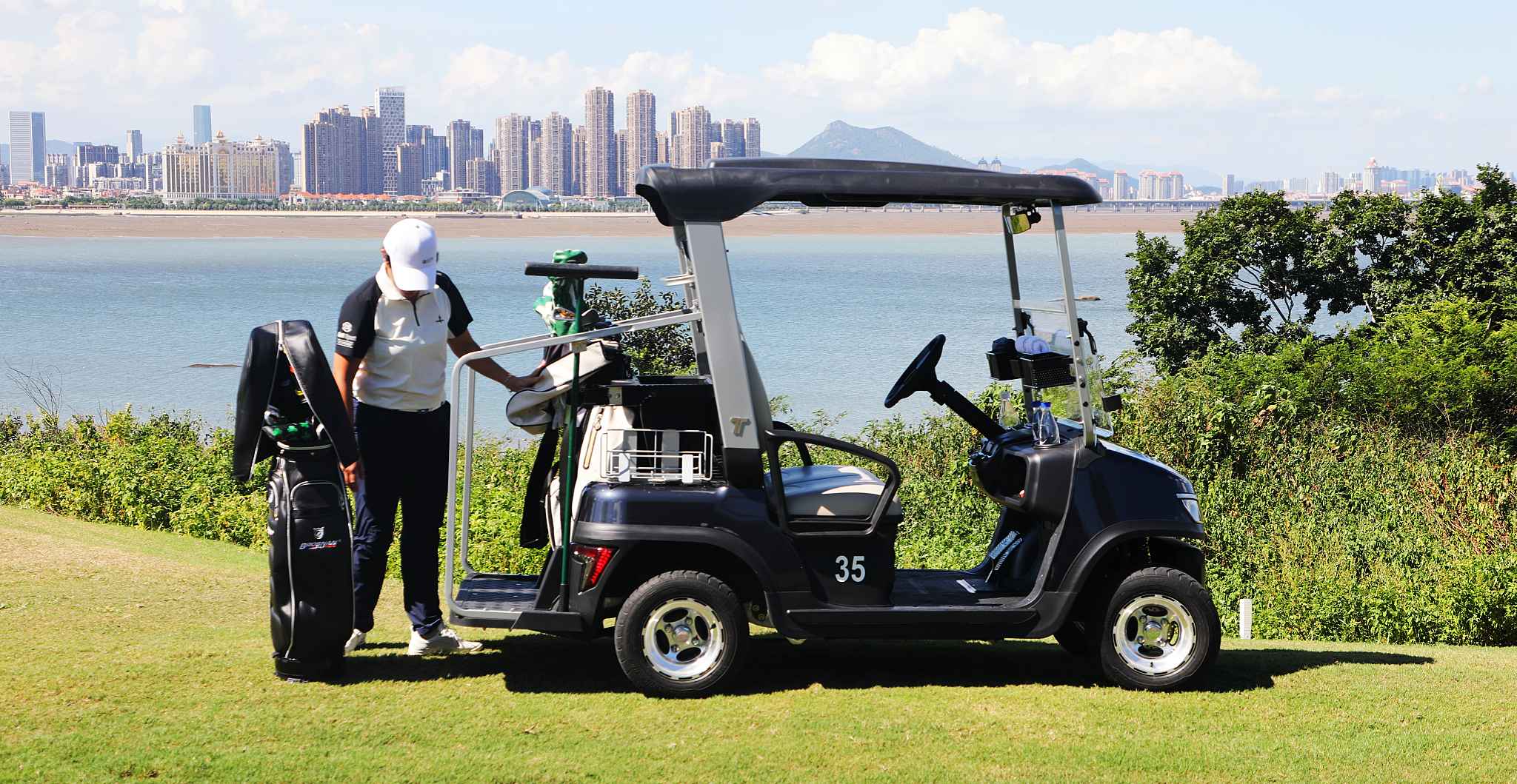 Tara Road Legal Golf Buggy for Street and Resort Use